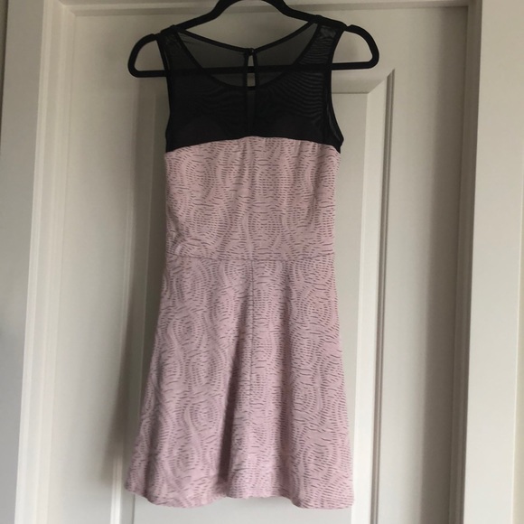 Light Pink and Black Dress - Picture 4 of 5